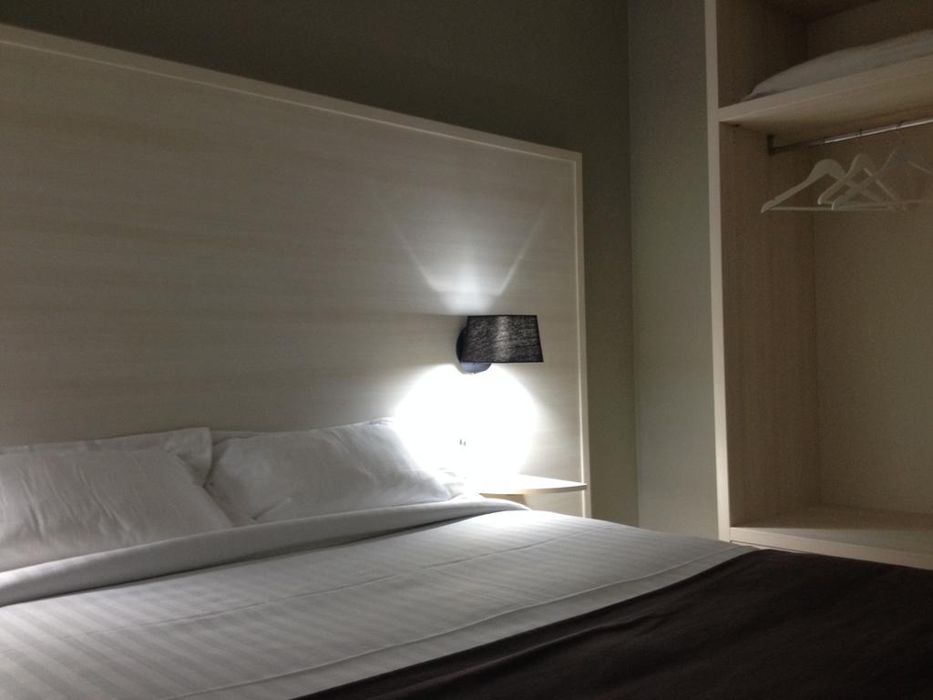 Hotel Univers Carpentras Room photo